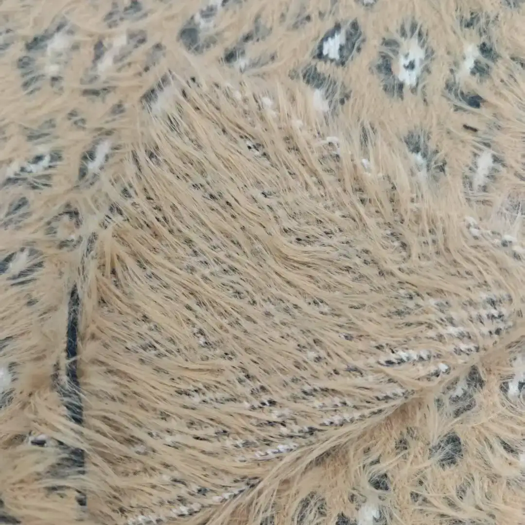 China Yarn for Ladies Vest (Sweater),Open Cardigan (Sweater),T-shirt (Sweater),Skirt (Sweater) Cat Feather Yarn Fancy Yarn Nylon 深棕色和白色 color buy from China wholesaler bulk order at wholesale price free worldwide shipping Alibaba
