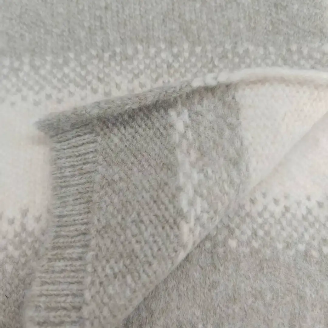 China Yarn for Open Cardigan (Sweater),Full-Zipper Cardigan (Sweater),T-shirt (Sweater),Hoodie  (Sweater) Air Spun Yarn Fancy Yarn Polyester Nylon 米色和灰绿色 color buy from China wholesaler bulk order at wholesale price free worldwide shipping Alibaba