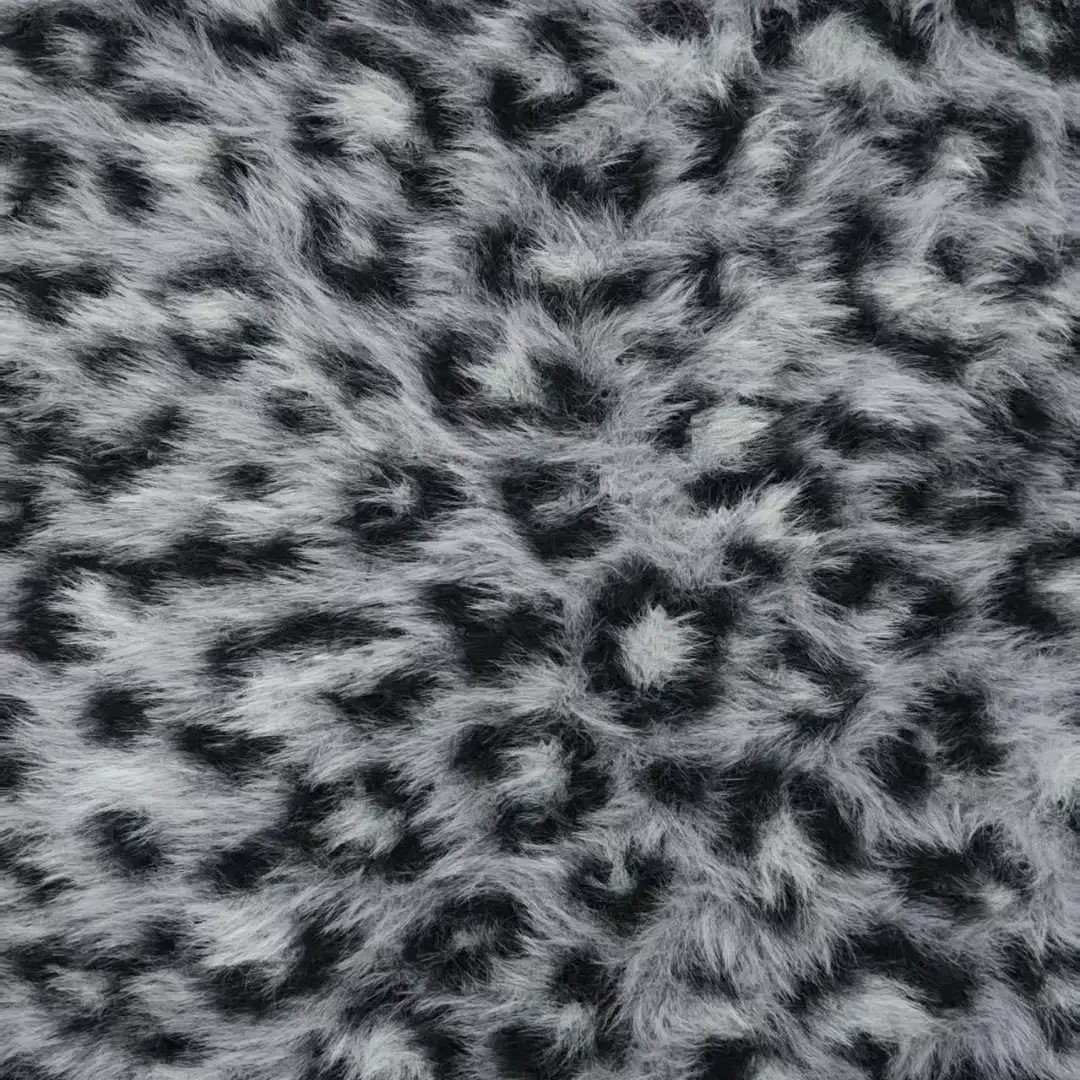 China Yarn for Ladies Vest (Sweater),Men’s Vest (Sweater),Round Neck Pullover (Sweater),Crop Top Pullover (Sweater) Feather Yarn Fancy Yarn Nylon (Juan) 黑灰色 color buy from China wholesaler bulk order at wholesale price free worldwide shipping Alibaba