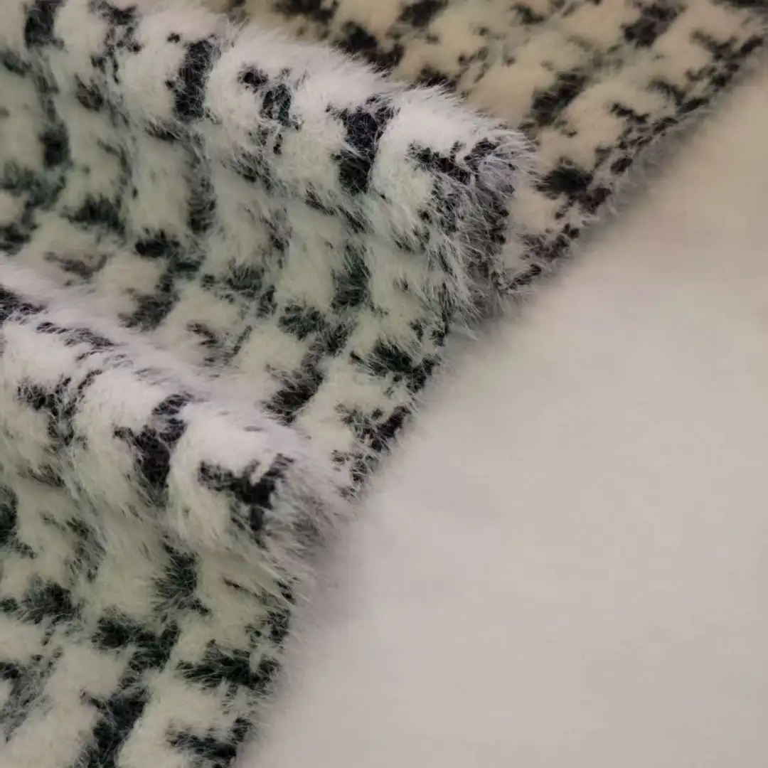 China Yarn for Shirt,Blouse,Ladies Vest (Sweater),Men’s Vest (Sweater) Feather Yarn Fancy Yarn Rayon Nylon PBT 黑色和白色 color buy from China wholesaler bulk order at wholesale price free worldwide shipping Alibaba
