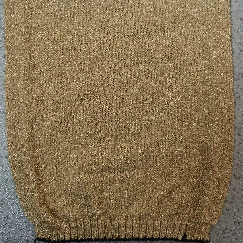 China Yarn for Shirt Long Sleeve Zipper (Sweater),Shirt Half Sleeve Button (Sweater),Shirt Half Sleeve Zipper (Sweater) Lurex Lurex Polyester 金色 color buy from China wholesaler bulk order at wholesale price free worldwide shipping Alibaba