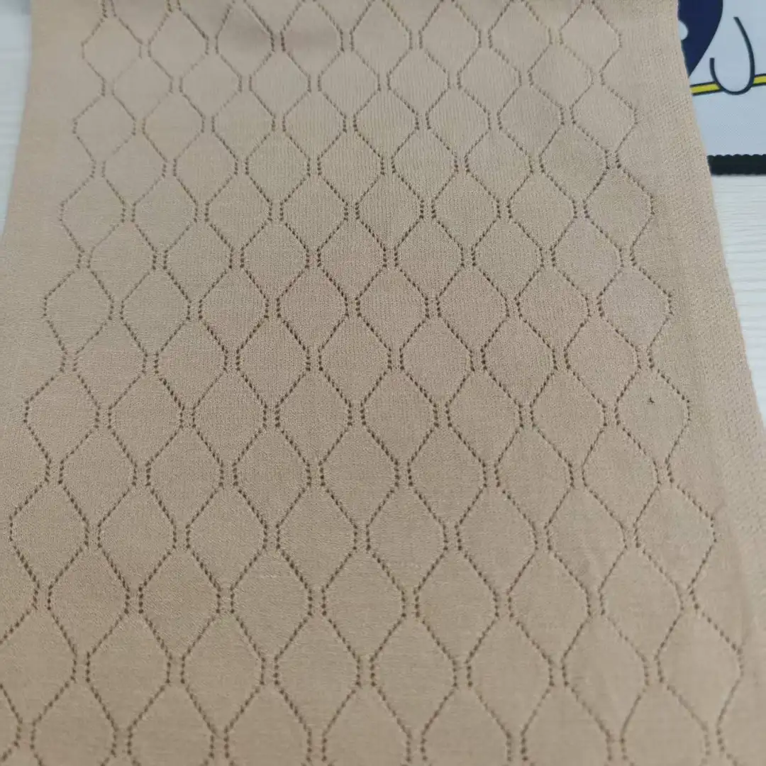 China Yarn for Open Cardigan (Sweater) Ring Spun Regular Yarn Lenzing Viscose Polyester 米白 color buy from China wholesaler bulk order at wholesale price free worldwide shipping Alibaba