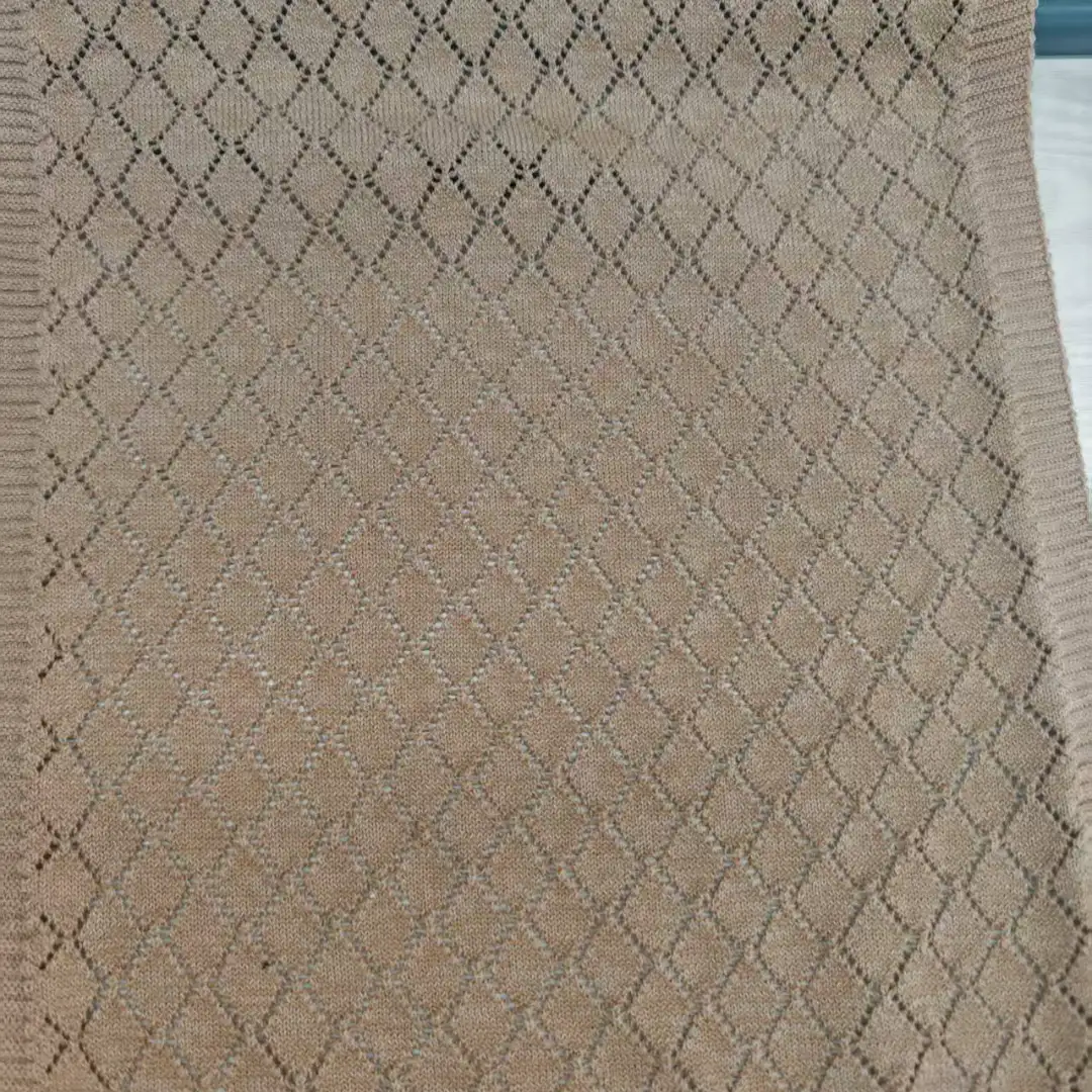 China Yarn for Crop Top,Hoodie,Full-Zipper Cardigan (Sweater),Half-Zipper Cardigan (Sweater) Ring Spun Regular Yarn Cotton Recycled Polyester off-white，Brown color buy from China wholesaler bulk order at wholesale price free worldwide shipping Alibaba