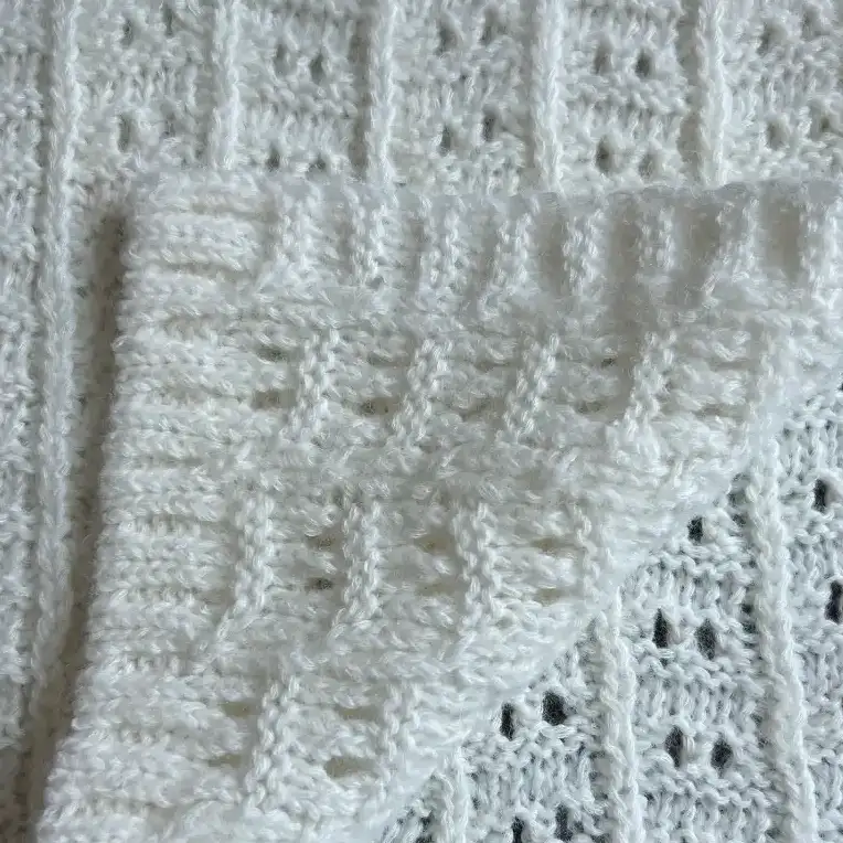 China Yarn for Ladies Vest (Sweater),Open Cardigan (Sweater),Round Neck Pullover (Sweater),Kids Crew-Neck Cardigan (Sweater) Air Spun Yarn Fancy Yarn Merino Wool Cotton 白 color buy from China wholesaler bulk order at wholesale price free worldwide shipping Alibaba