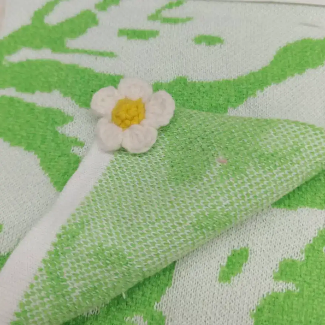 China Yarn for Open Cardigan (Sweater),Full-Zipper Cardigan (Sweater),Half-Zipper Cardigan (Sweater) Shiny Chenille Fancy Yarn Polyester green，white color buy from China wholesaler bulk order at wholesale price free worldwide shipping Alibaba