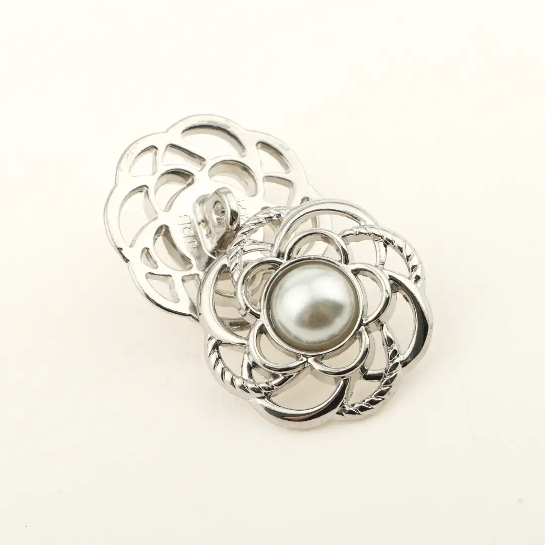 Silver 1 holes Metal Button for Shirt,Overcoat buy garments accessories in bulk from China wholesaler at wholesale price free worldwide shipping Alibaba