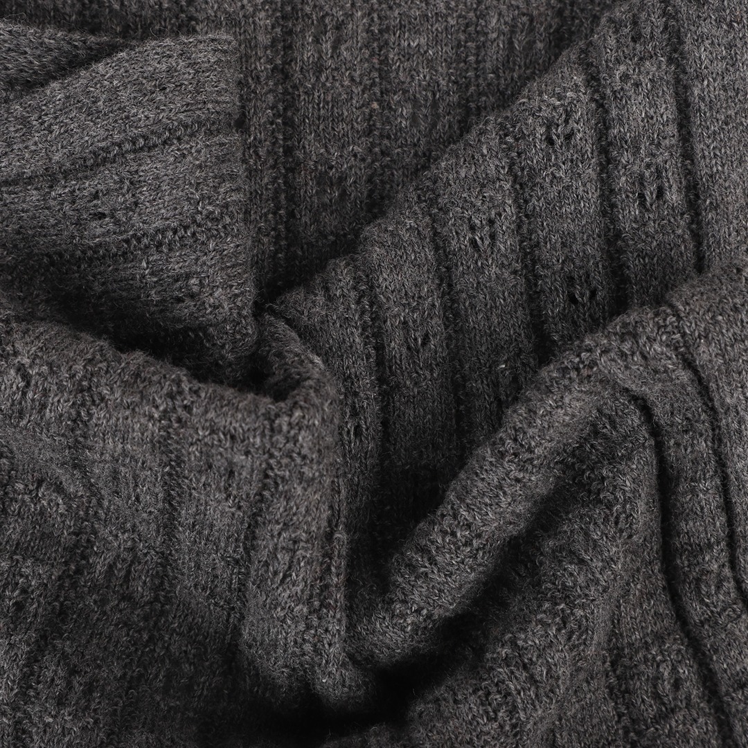 China Yarn for Shirt Long Sleeve Button (Sweater),Crew Neck Pullover (Sweater),Polo T-shirt (Sweater) Semi-Worsted Spun Regular Yarn BCI Cotton Mid Grey color buy from China wholesaler bulk order at wholesale price free worldwide shipping Alibaba