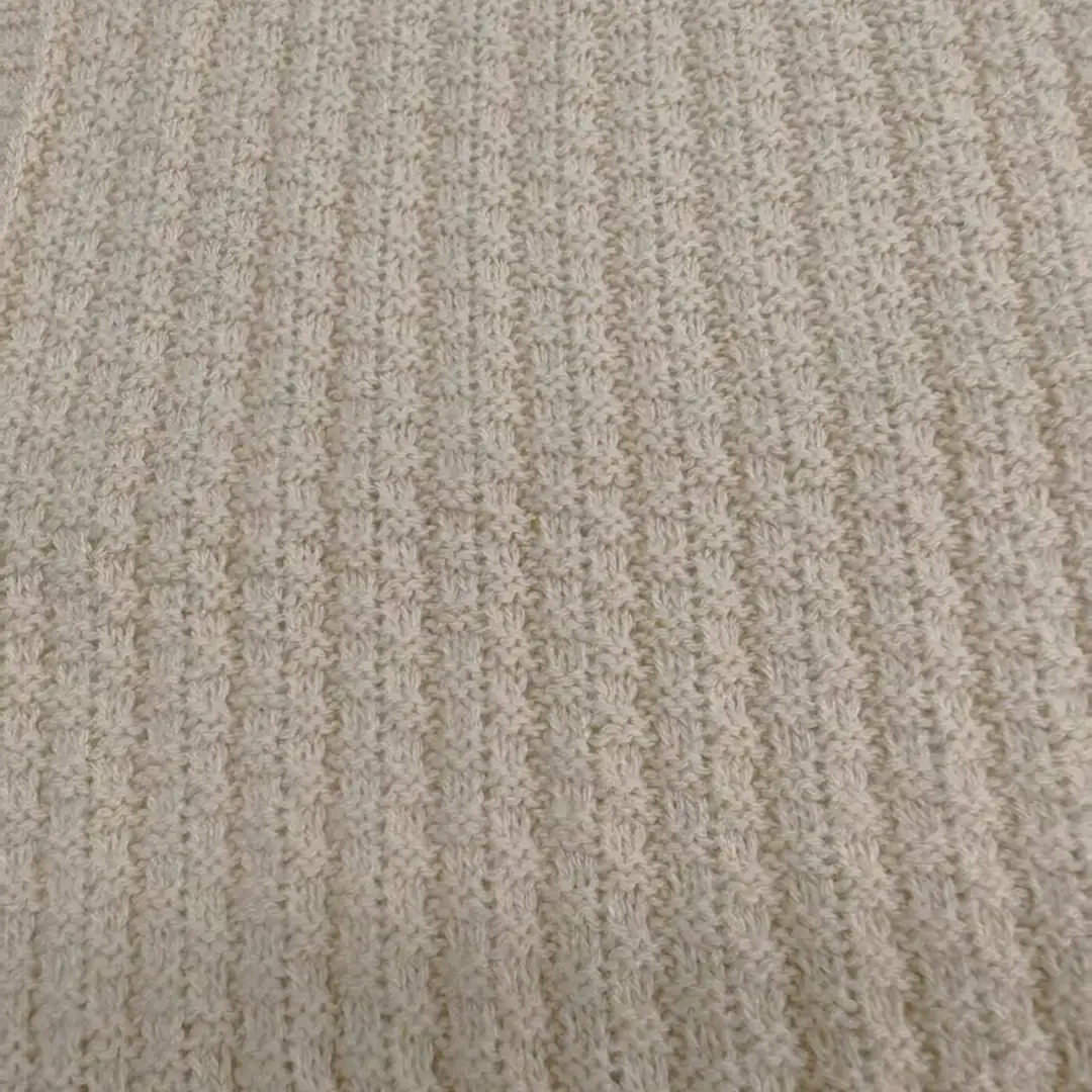 China Yarn for Ladies Vest (Sweater),Dresses (Cardigan Button) (Sweater) Woollen Spun Regular Yarn Recycled Polyester Acrylic red、green，pink，brown color buy from China wholesaler bulk order at wholesale price free worldwide shipping Alibaba