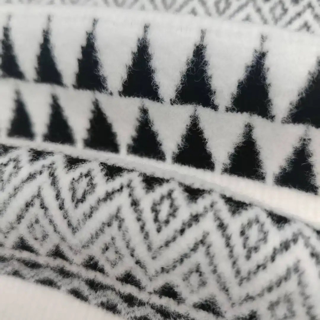 China Yarn for Half-Zipper Cardigan (Sweater),Dresses (Cardigan Open) (Sweater),Sweatshirt,Open Waistcoat Feather Yarn Fancy Yarn Nylon 白色和黑色 color buy from China wholesaler bulk order at wholesale price free worldwide shipping Alibaba