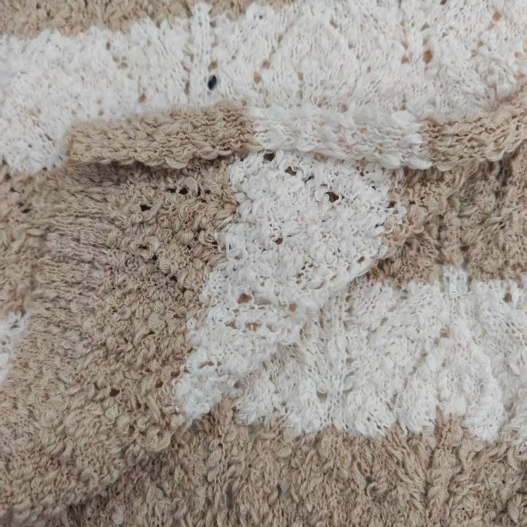 China Yarn for Knitted Jacket (Sweater),T-shirt (Sweater),Polo T-shirt (Sweater),Hoodie  (Sweater) Slub Yarn Fancy Yarn Recycled Polyester Polyester 米白色和浅驼色 color buy from China wholesaler bulk order at wholesale price free worldwide shipping Alibaba