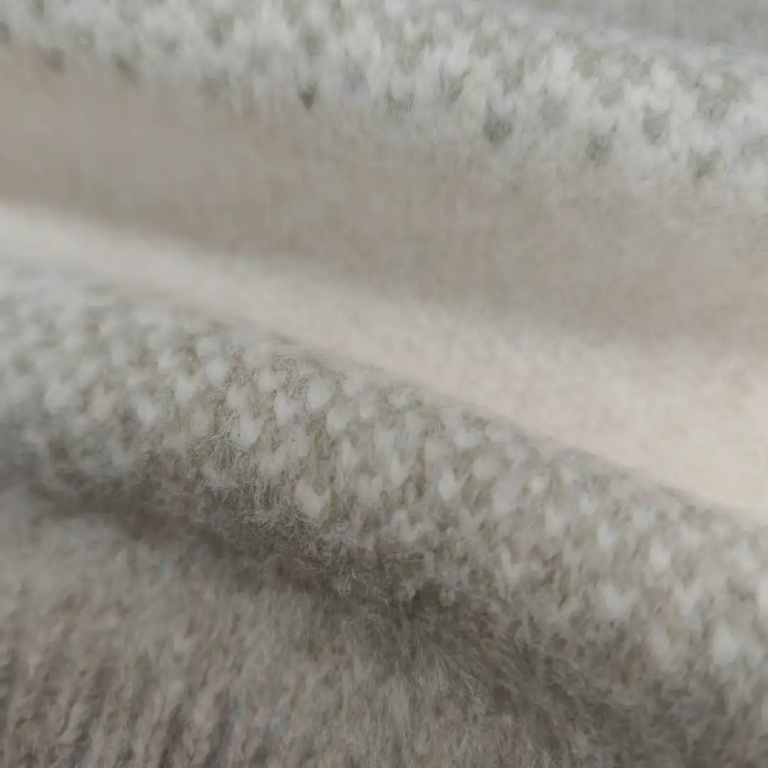 China Yarn for Open Cardigan (Sweater),Full-Zipper Cardigan (Sweater),T-shirt (Sweater),Hoodie  (Sweater) Air Spun Yarn Fancy Yarn Polyester Nylon 米色和灰绿色 color buy from China wholesaler bulk order at wholesale price free worldwide shipping Alibaba