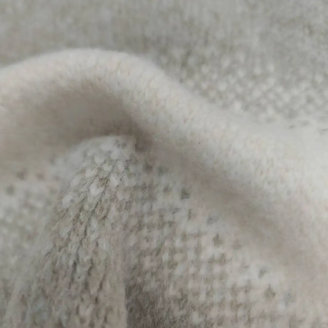 China Yarn for Open Cardigan (Sweater),Full-Zipper Cardigan (Sweater),T-shirt (Sweater),Hoodie  (Sweater) Air Spun Yarn Fancy Yarn Polyester Nylon 米色和灰绿色 color buy from China wholesaler bulk order at wholesale price free worldwide shipping Alibaba