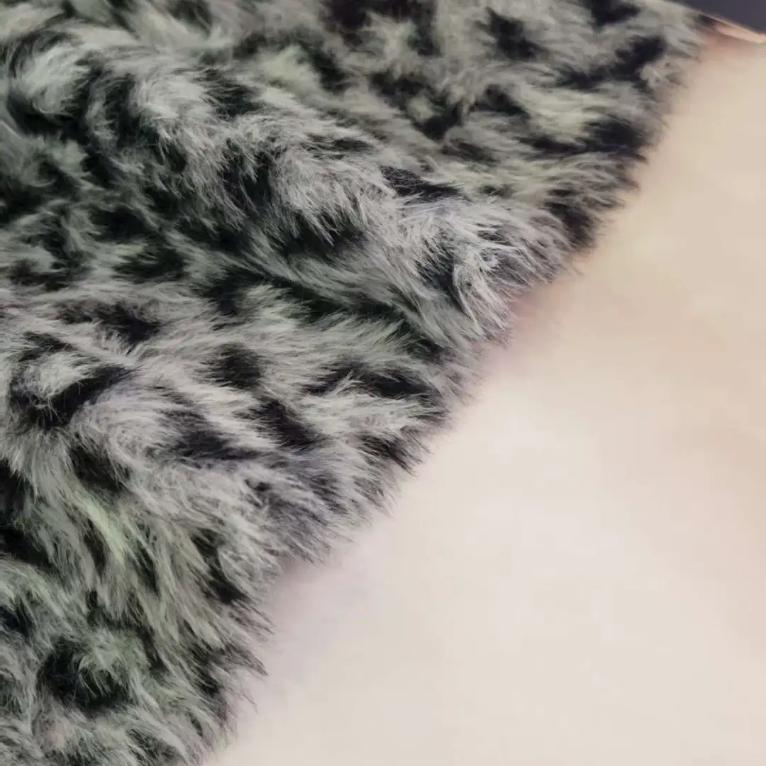 China Yarn for Ladies Vest (Sweater),Men’s Vest (Sweater),Round Neck Pullover (Sweater),Crop Top Pullover (Sweater) Feather Yarn Fancy Yarn Nylon (Juan) 黑灰色 color buy from China wholesaler bulk order at wholesale price free worldwide shipping Alibaba