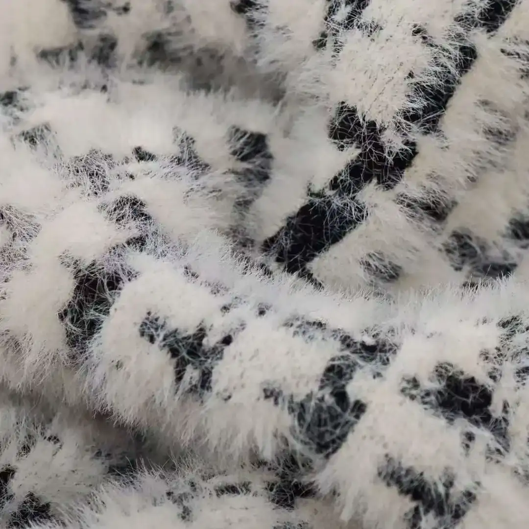 China Yarn for Shirt,Blouse,Ladies Vest (Sweater),Men’s Vest (Sweater) Feather Yarn Fancy Yarn Rayon Nylon PBT 黑色和白色 color buy from China wholesaler bulk order at wholesale price free worldwide shipping Alibaba