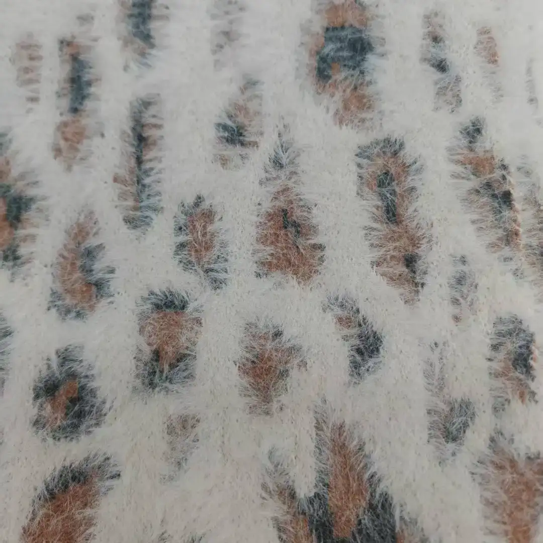 China Yarn for Full-Zipper Cardigan (Sweater),Half-Zipper Cardigan (Sweater),Shirt Long Sleeve Button (Sweater) Cat Feather Yarn Fancy Yarn Polyester Recycled Polyester white,BROWN.BLACK color buy from China wholesaler bulk order at wholesale price free worldwide shipping Alibaba