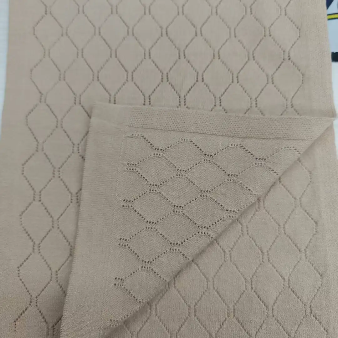 China Yarn for Open Cardigan (Sweater) Ring Spun Regular Yarn Lenzing Viscose Polyester 米白 color buy from China wholesaler bulk order at wholesale price free worldwide shipping Alibaba