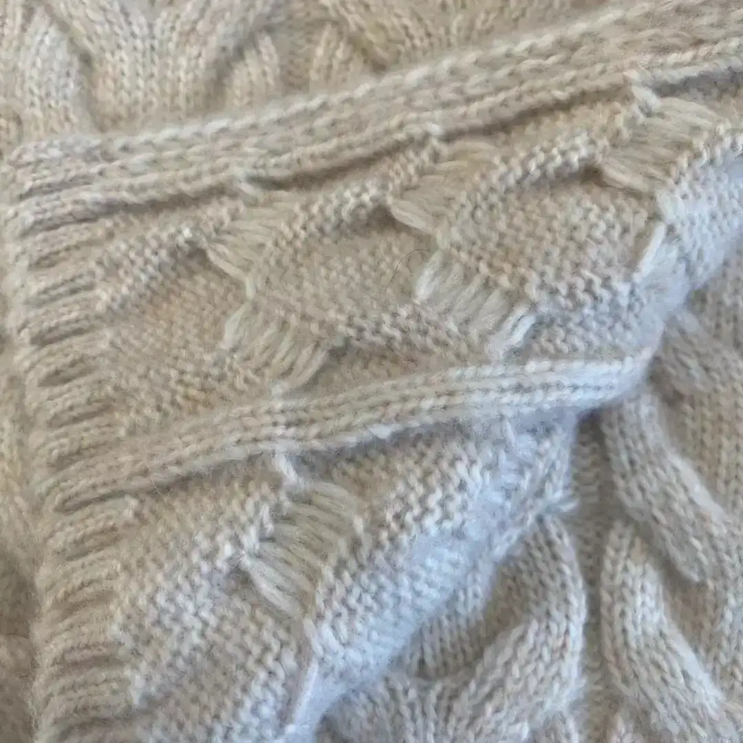 China Yarn for Open Cardigan (Sweater) Air Spun Yarn Fancy Yarn Recycled Polyester CREAMY WHITE color buy from China wholesaler bulk order at wholesale price free worldwide shipping Alibaba