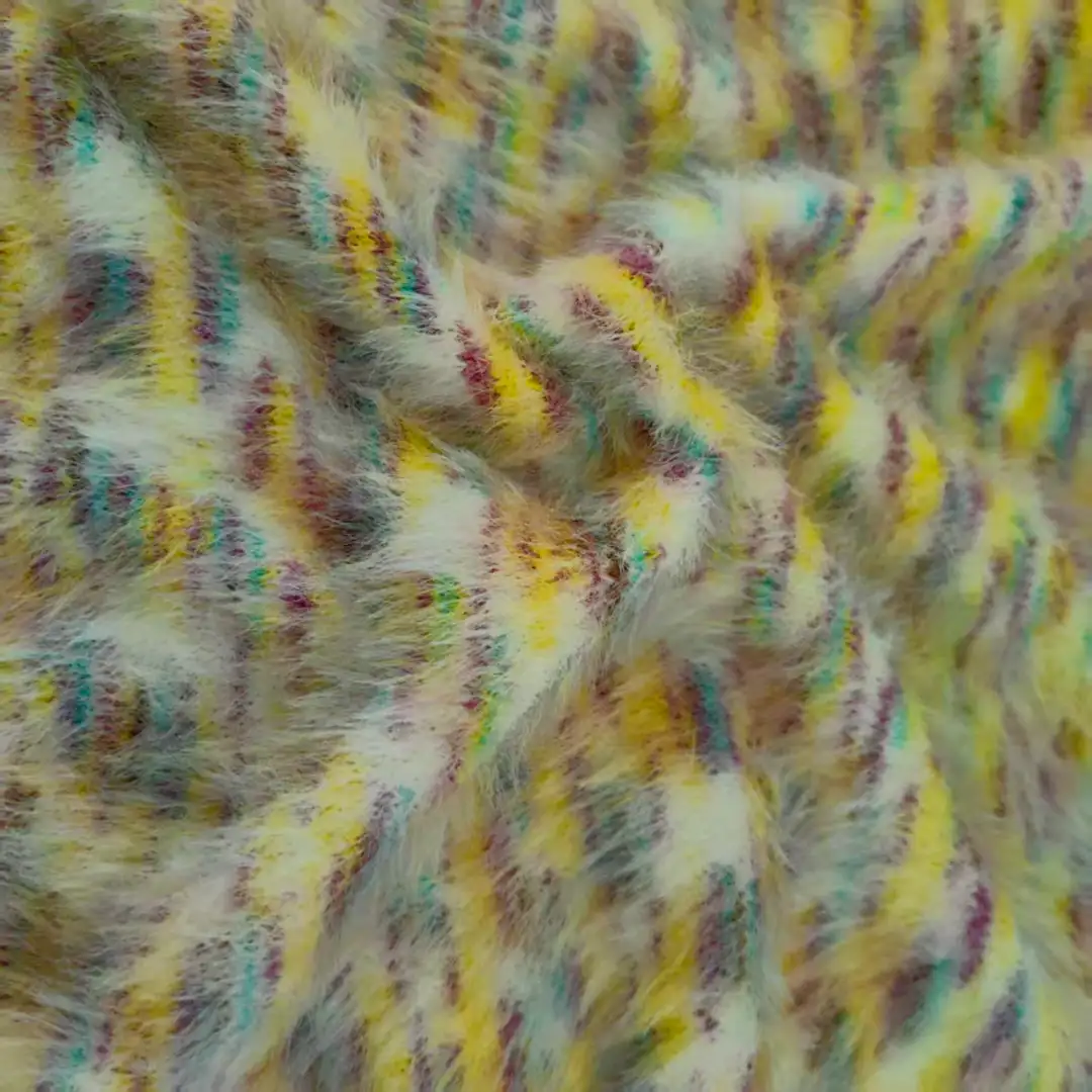 China Yarn for Ladies Vest (Sweater),Knitted Jacket (Sweater),Hoodie  (Sweater),Skirt (Sweater),Wide Shoulder Vest (Sweater) Cat Feather Yarn Fancy Yarn Nylon 暗绿白 color buy from China wholesaler bulk order at wholesale price free worldwide shipping Alibaba