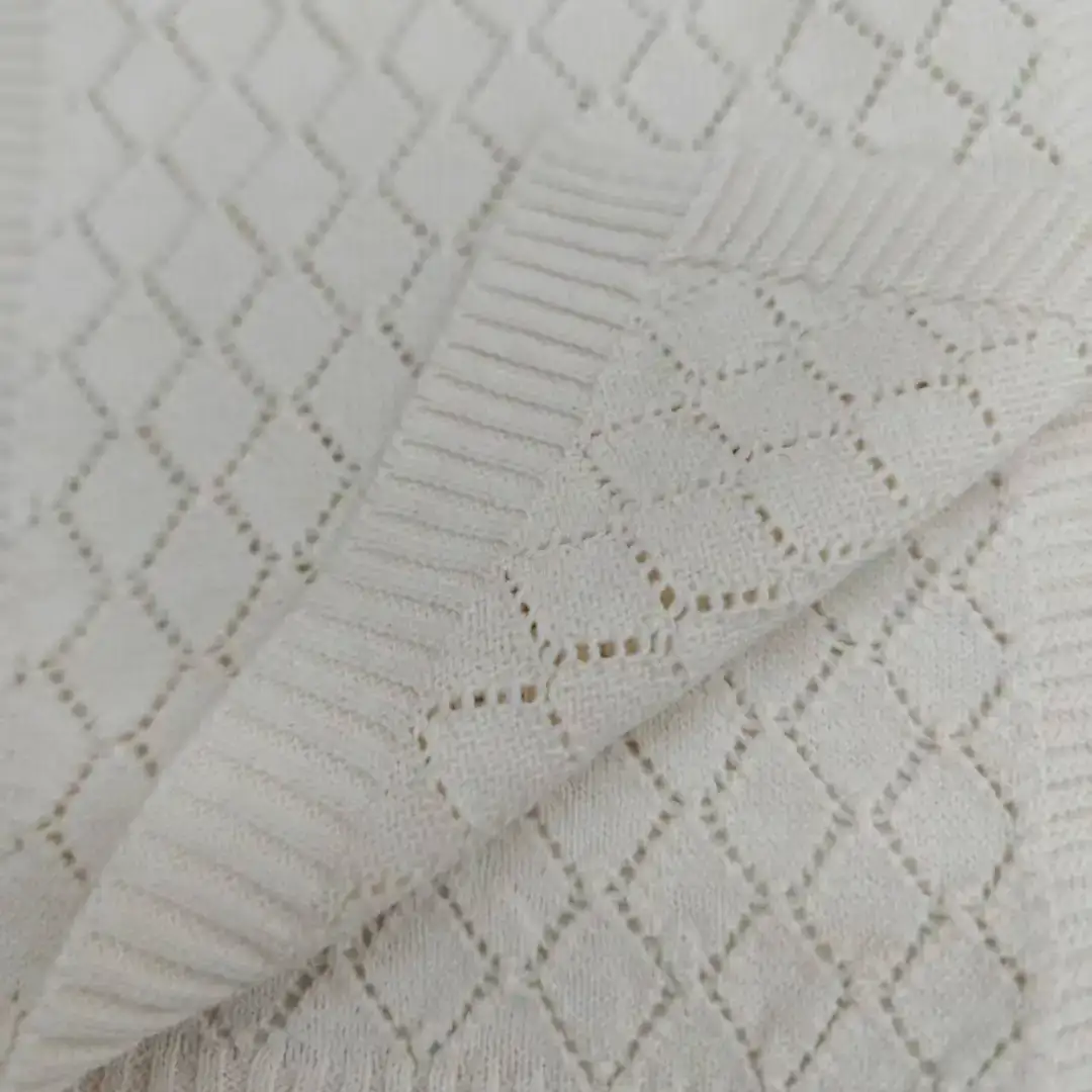 China Yarn for Crop Top,Hoodie,Full-Zipper Cardigan (Sweater),Half-Zipper Cardigan (Sweater) Ring Spun Regular Yarn Cotton Recycled Polyester off-white，Brown color buy from China wholesaler bulk order at wholesale price free worldwide shipping Alibaba