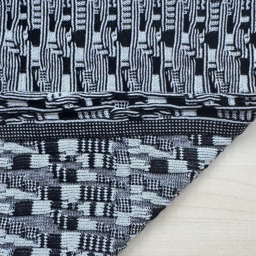 China Yarn for Ladies Vest (Sweater),Full-Zipper Cardigan (Sweater),T-shirt (Sweater) Semi-Worsted Spun Regular Yarn Tencel Silk black color buy from China wholesaler bulk order at wholesale price free worldwide shipping Alibaba