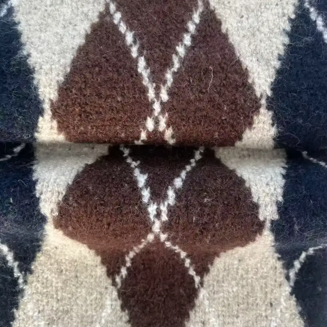 China Yarn for Ladies Vest (Sweater),Open Cardigan (Sweater),Hoodie  (Sweater),Knitted Leggings (Sweater),Men's Pants (Sweater) Mossy Yarn Fancy Yarn Wool Acrylic Polyester Nylon Elastane white+brown+deep blue color buy from China wholesaler bulk order at wholesale price free worldwide shipping Alibaba