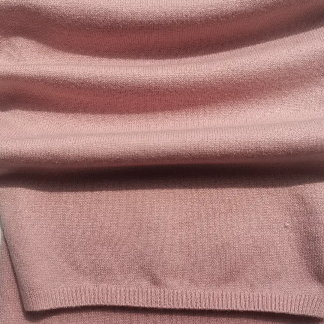 China Yarn for Ladies Vest (Sweater),Men’s Vest (Sweater),Open Cardigan (Sweater),Round Neck Pullover (Sweater),Crew Neck Pullover (Sweater) Core Spun Yarn Regular Yarn Rayon Polyester Nylon Yellow /Pink color buy from China wholesaler bulk order at wholesale price free worldwide shipping Alibaba