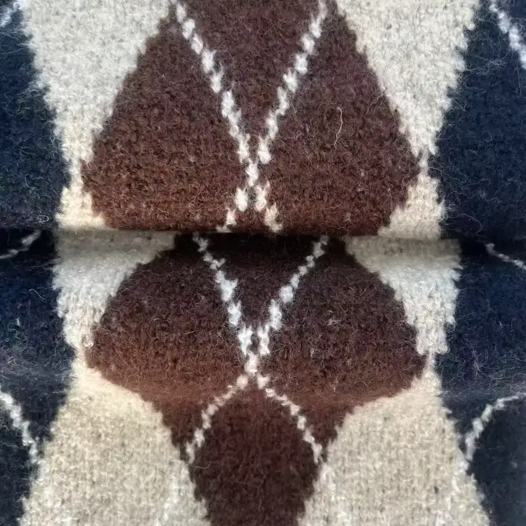 China Yarn for Ladies Vest (Sweater),Open Cardigan (Sweater),Hoodie  (Sweater),Knitted Leggings (Sweater),Men's Pants (Sweater) Mossy Yarn Fancy Yarn Wool Acrylic Polyester Nylon Spandex white+brown+deep blue color buy from China wholesaler bulk order at wholesale price free worldwide shipping Alibaba