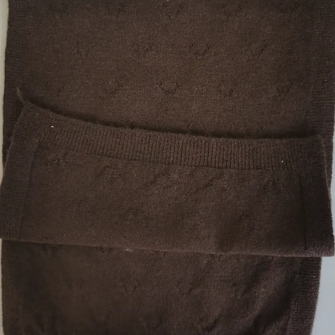 China Yarn for Ladies Vest (Sweater),Men’s Vest (Sweater),Open Cardigan (Sweater),Round Neck Pullover (Sweater) Core Spun Yarn Regular Yarn Polyester Viscose Nylon 19-0915TCX Coffee Bean color buy from China wholesaler bulk order at wholesale price free worldwide shipping Alibaba