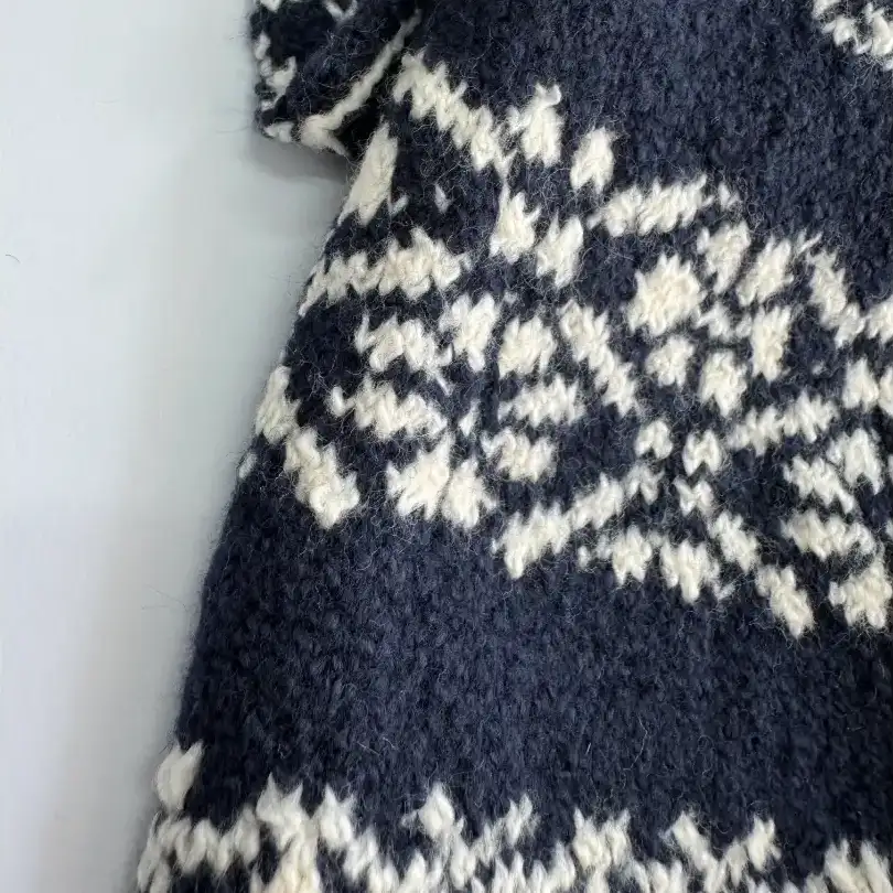 China Yarn for Ladies Vest (Sweater),Men’s Vest (Sweater) Mossy Yarn Fancy Yarn BCI Cotton Recycled Polyester Spandex Blue and White color buy from China wholesaler bulk order at wholesale price free worldwide shipping Alibaba