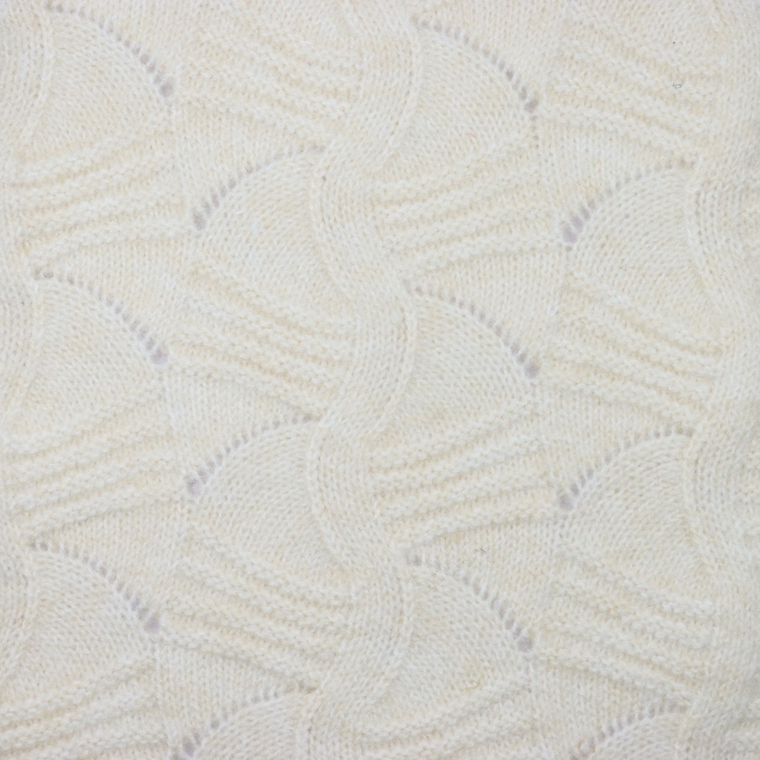 Mossy Yarn 44%Recycled Polyester 30%Polyester 17%Acrylic 7%Wool 2%Spandex 1/7SNe White