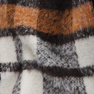 Woolen Jacquard 59%Polyester 29%Acrylic 10%Polyamide 1%Wool 1%Viscose 390 Brown