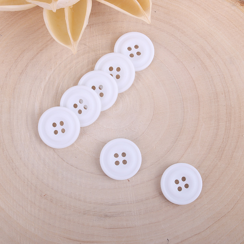 White - Resin Button - 32 ligne 20.5 mm