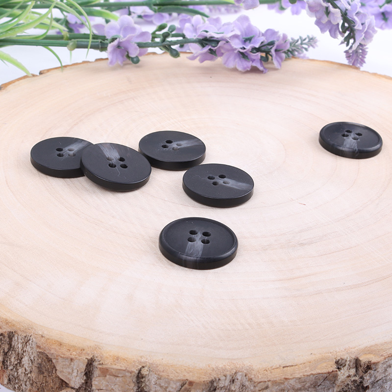 Black - Resin Button - 32 ligne 20.5 mm