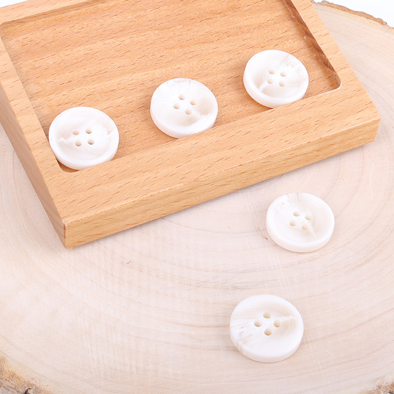 Cream - Resin Button - 32 ligne 20.5 mm