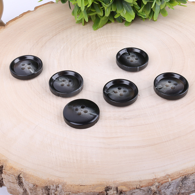 Black - Resin Button - 32 ligne 20.5 mm