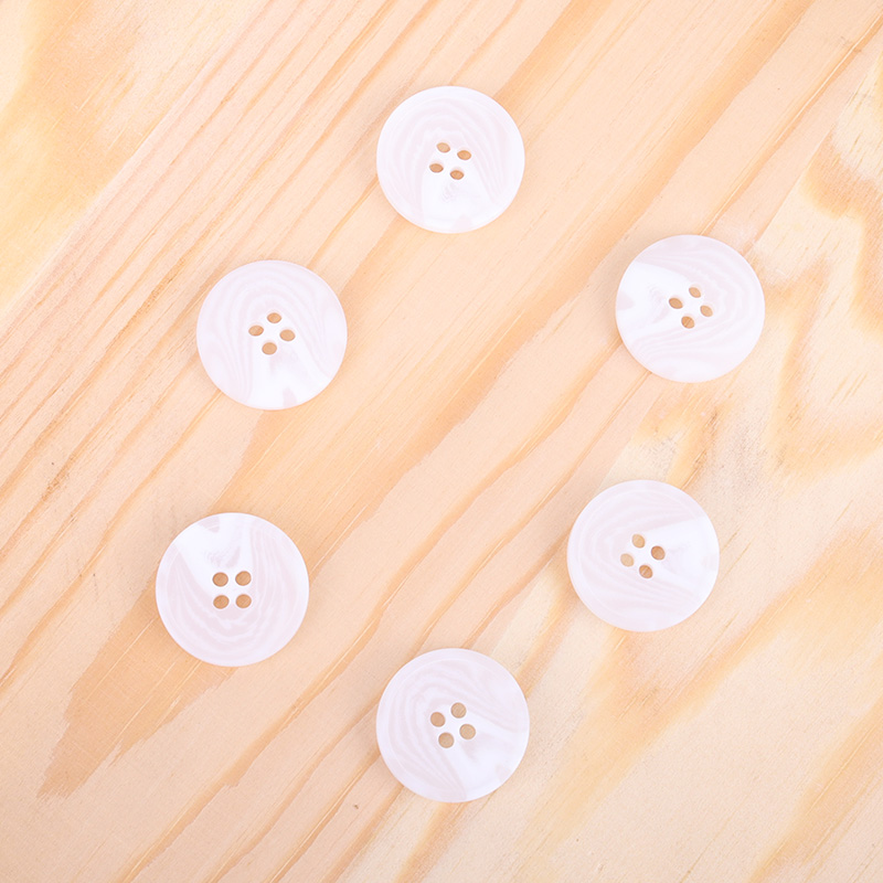 White - Resin Button - 32 ligne 20.5 mm