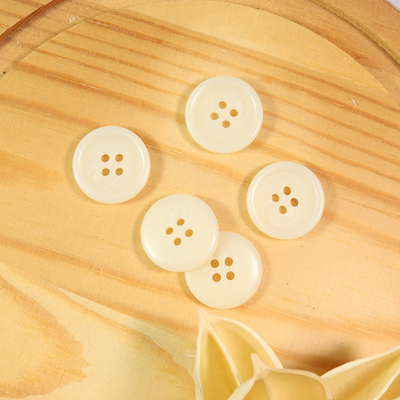 Cream - Plastic Button - 32 ligne - 20.5 mm