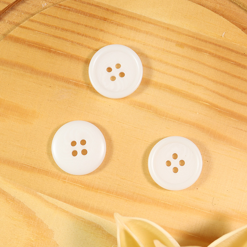 White - Plastic Button - 32 ligne - 20.5 mm