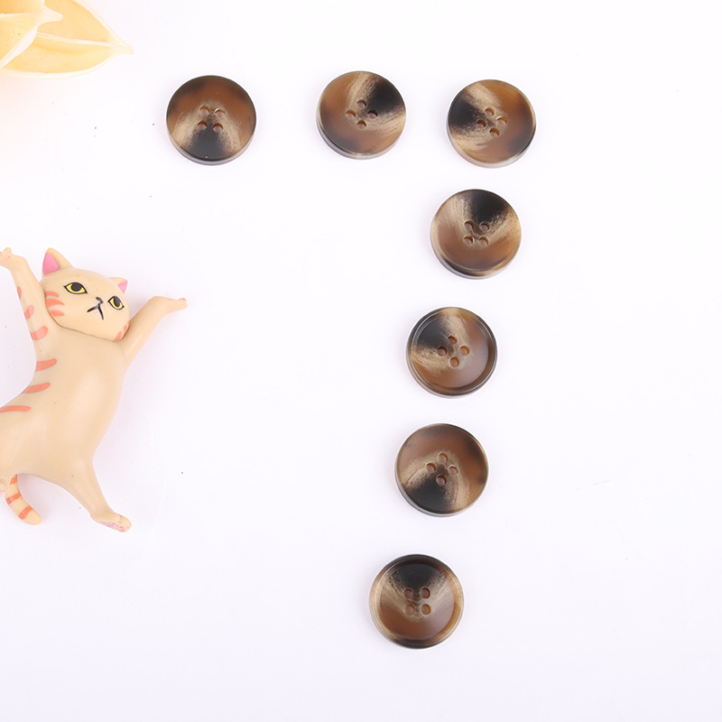 Brown - Resin Button - 32 ligne 20 mm