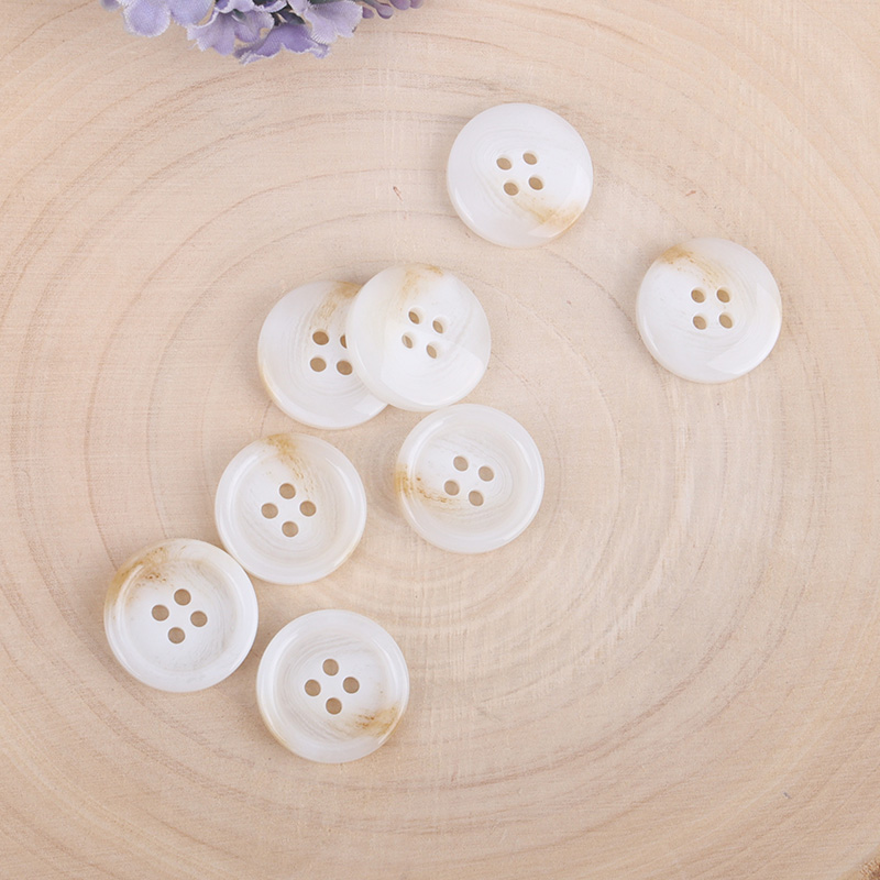 White - Resin Button - 32 ligne 20 mm