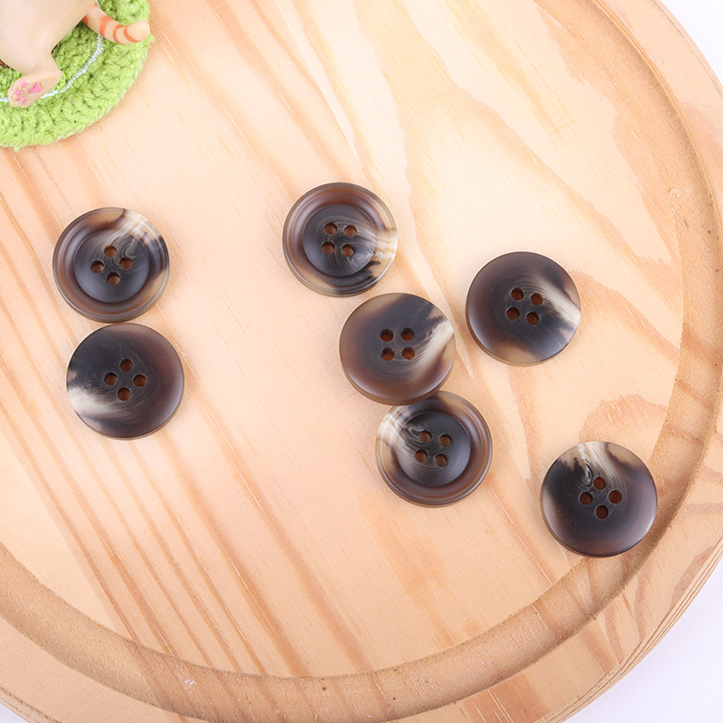 Brown - Resin Button - 32 ligne 20 mm