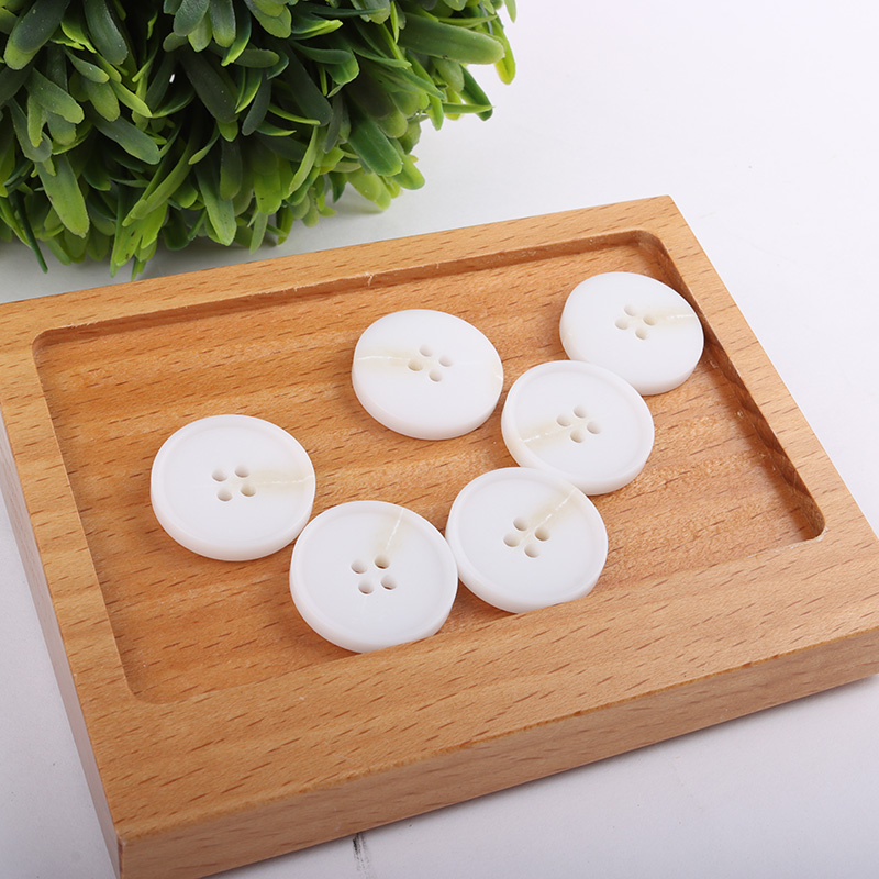 White - Plastic Button - 32 ligne 20.5 mm