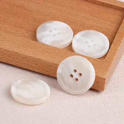 White - Resin Button - 40 ligne 25.5 mm