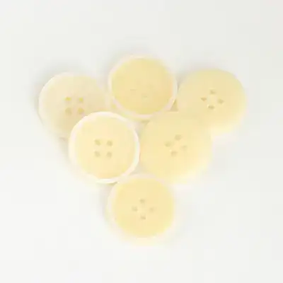 Cream - Resin Button - 40 ligne 25.5 mm